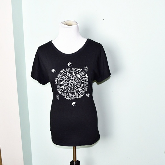 Tops - Super Cute Zodiac Black Top